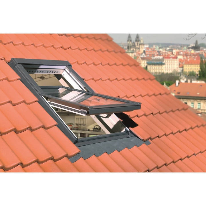 Fakro 10 Centre Pivot Roof Window 1140 x 1180mm (FTP-V U3)