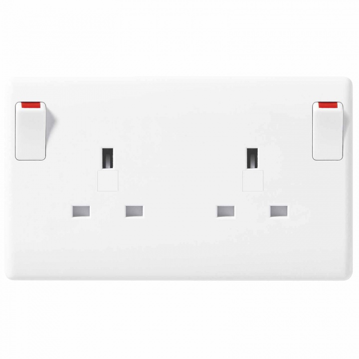 BG Nexus Moulded 1 Gang to 2 Gang Switched Converter Socket 13A