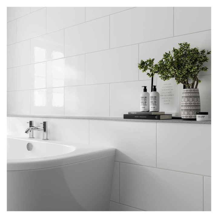 Flat Gloss White Ceramic Wall Tile 300 x 600mm | Selco
