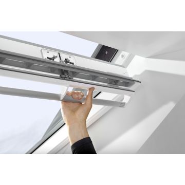 VELUX GGL MK08 2070 White Painted Centre Pivot Roof Window 780 x 1400mm