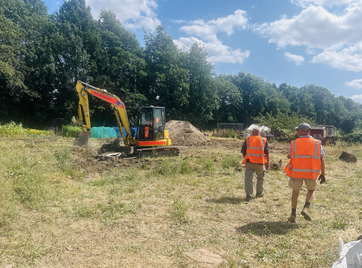 Plot1625 workers with a digger