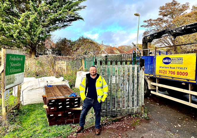 PCSO Stephen McGrath helps transform an allotment at Yardley District Children’s Centre