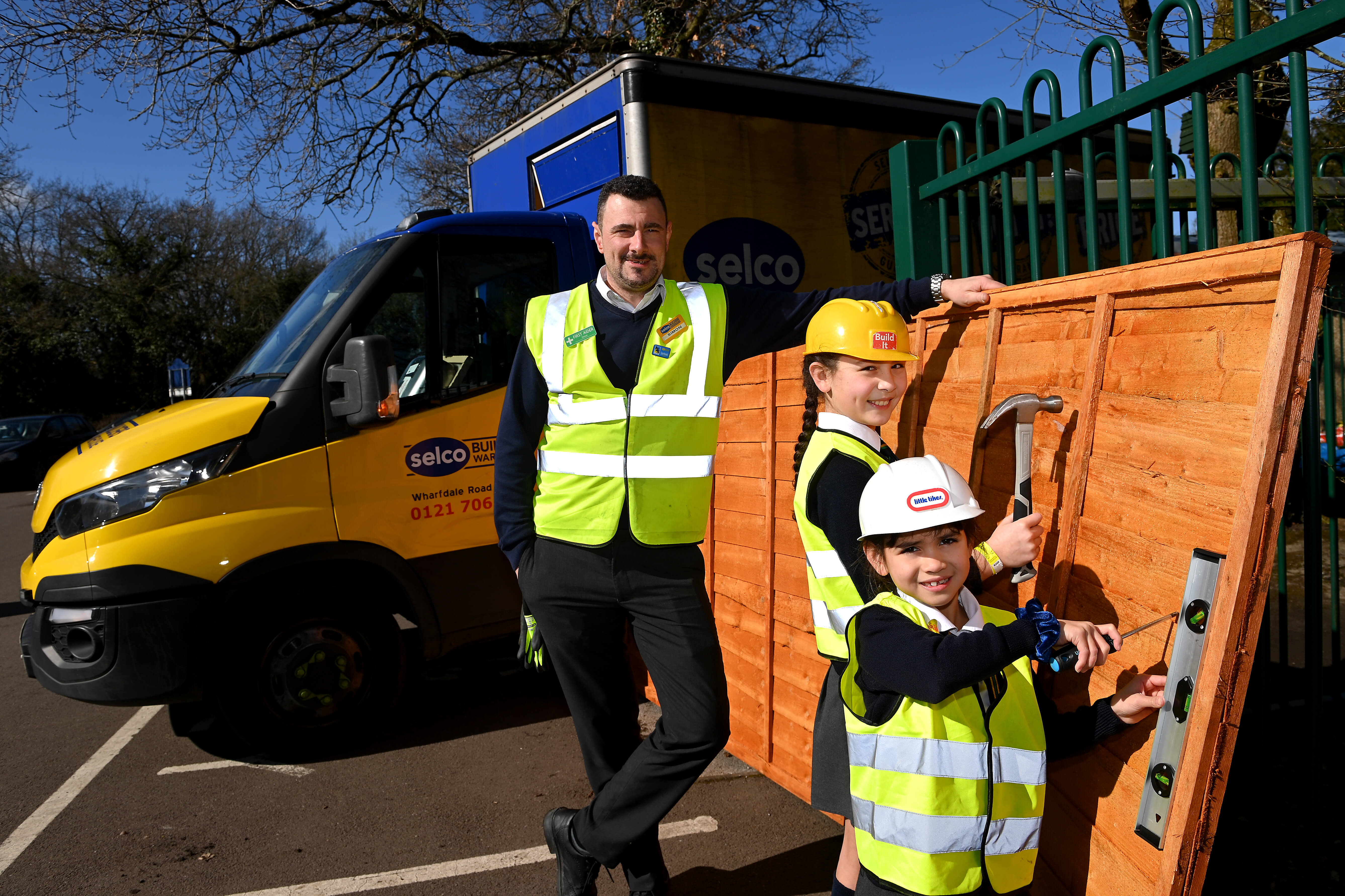 Forest schoolchildren with Selco delivery