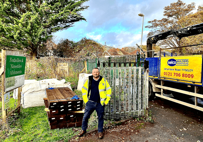 PCSO Stephen McGrath helps transform an allotment at Yardley District Children’s Centre